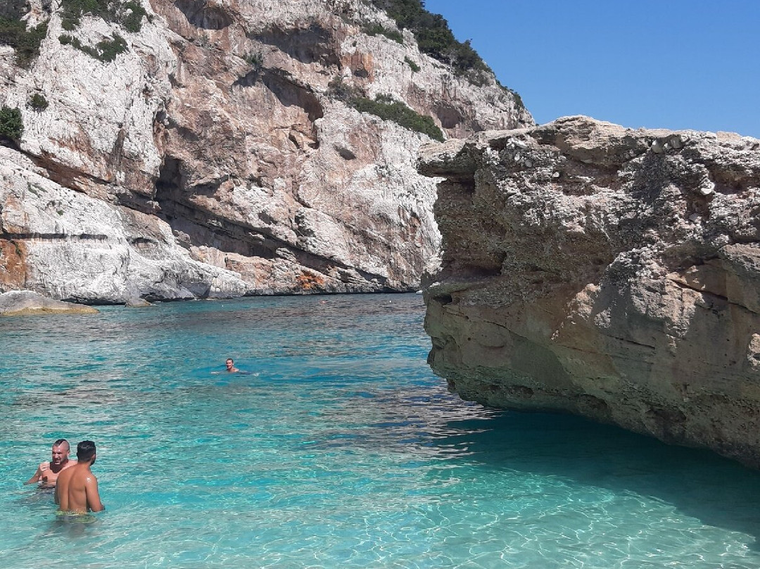 卡拉马里奥路海滩-Baunei必去景点