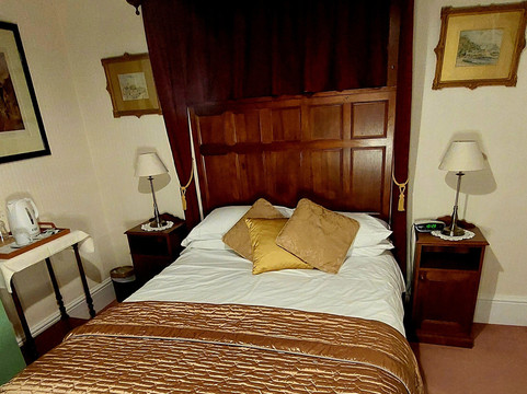 班伯里克洛斯旅馆主图