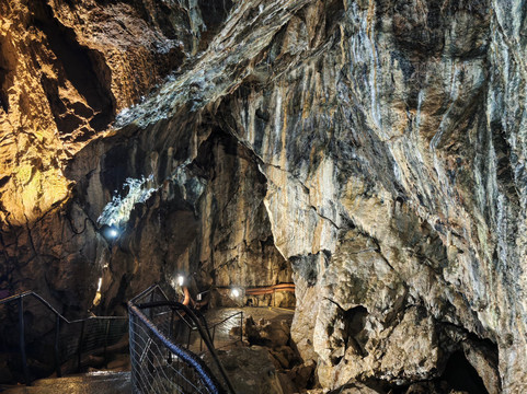 Treak Cliff Cavern-Castleton必去景点