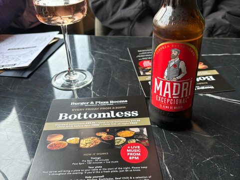 Burger & Pizza Rooms主图