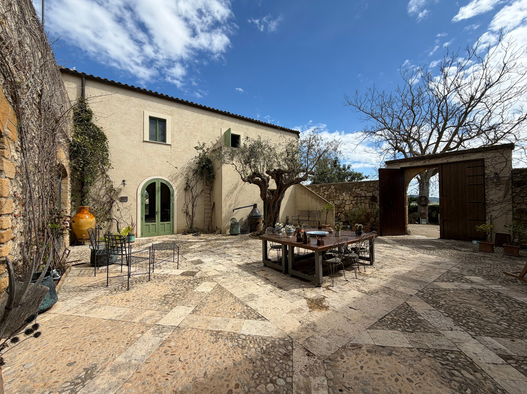 风特斯艾皮思科皮酒店主图