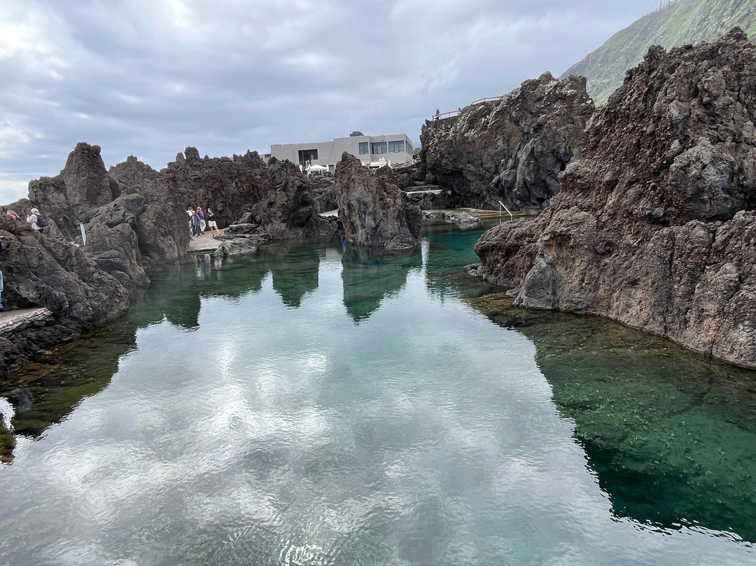 Porto Moniz Natural Swimming Pools-莫尼什港必去景点