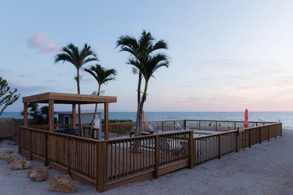 Seafarer Beach Resort-泳池