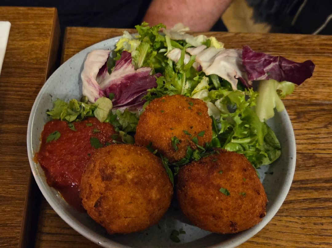 Da Luigi Bistro - Italian Restaurant & Pizzeria
