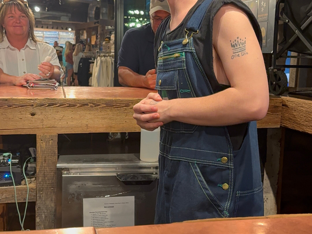 Ole Smoky Distillery - The Holler-盖林柏格必去景点