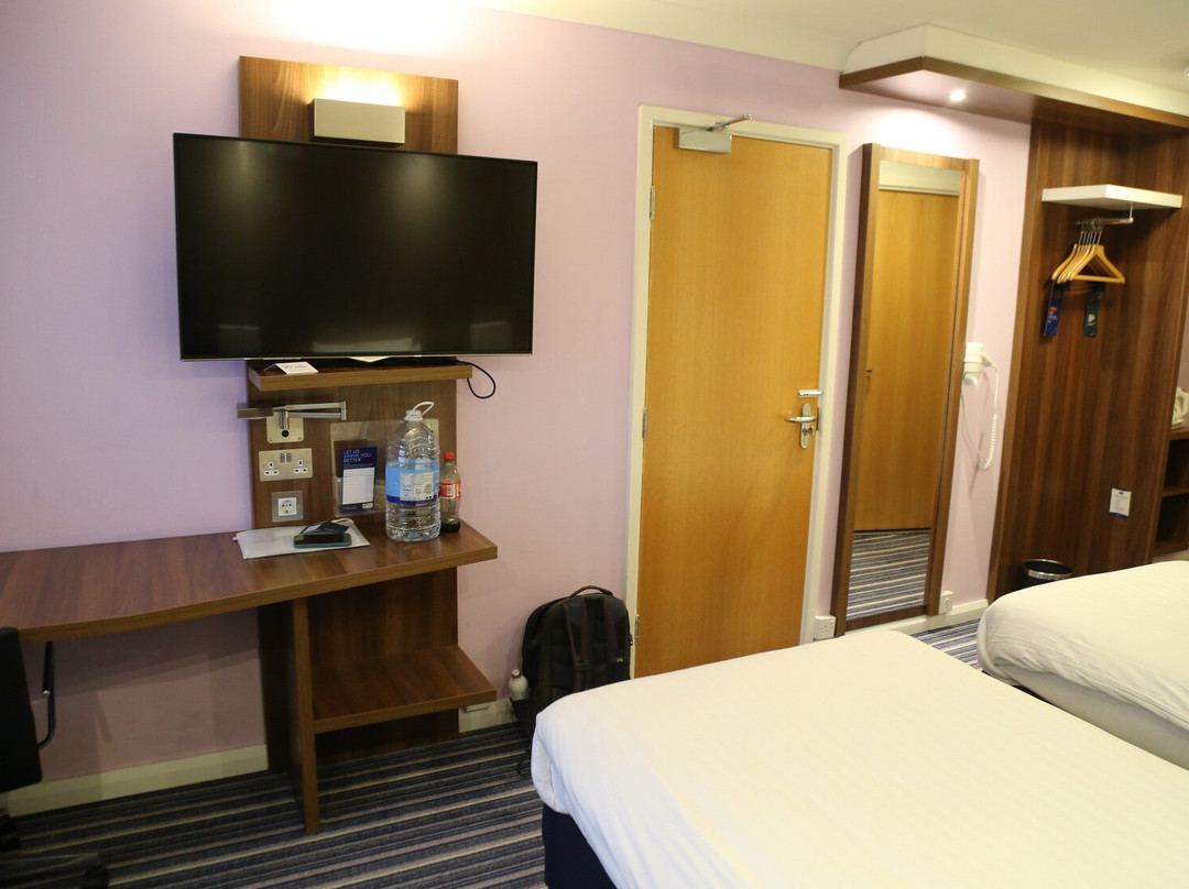 Holiday Inn Express 格伦罗西斯主图