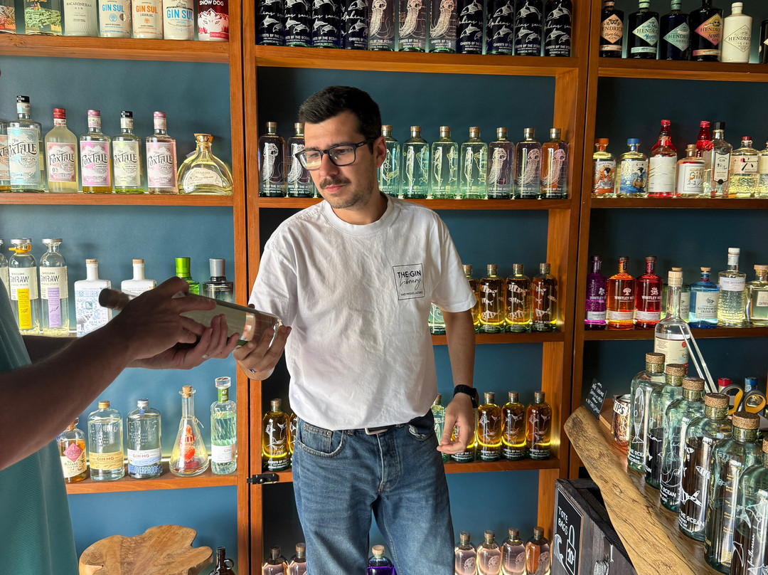 The Gin Library-蓬塔德尔加达必去景点