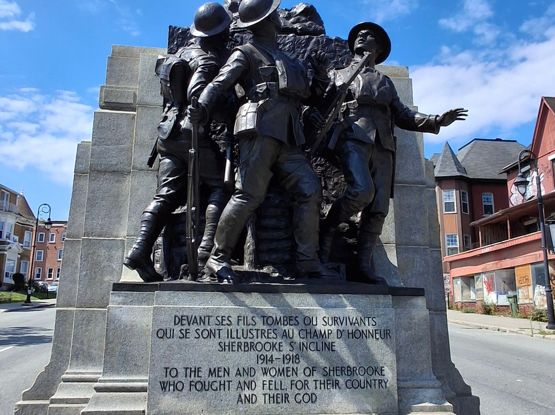 Monument aux braves (Cénotaphe) de Sherbrooke-舍布鲁克必去景点