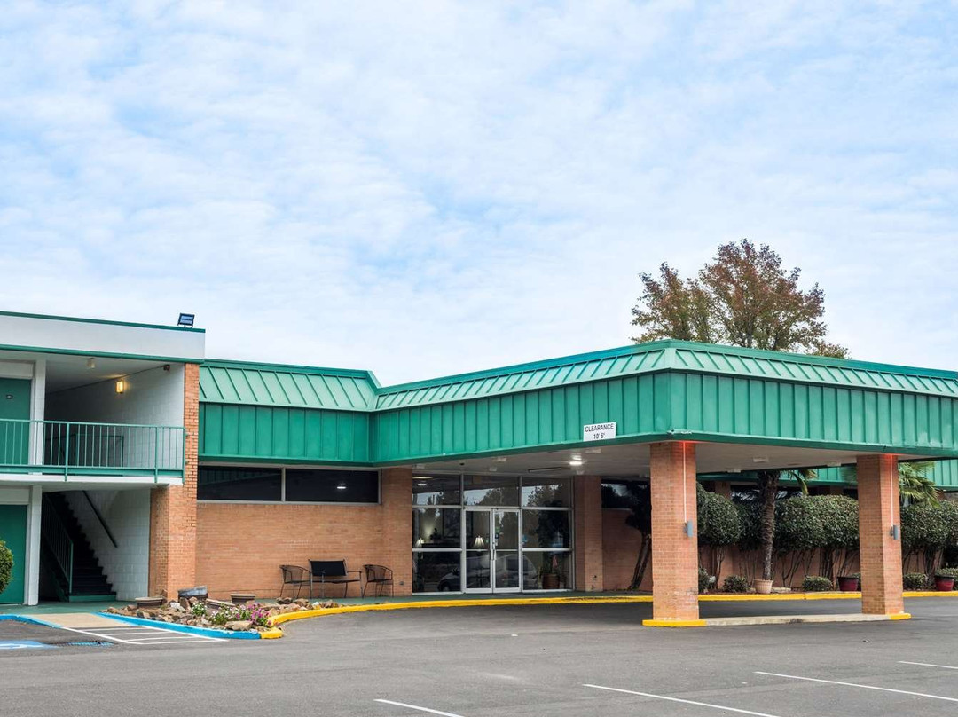 Super 8 by Wyndham Hope主图