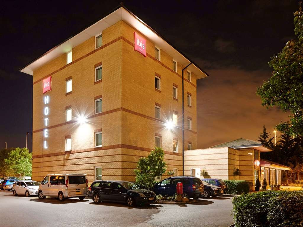 宜必思伦敦瑟罗克 M25 酒店主图