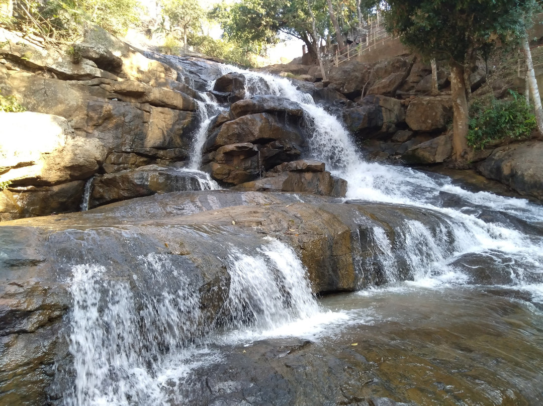 Kothapally Waterfalls景点图片