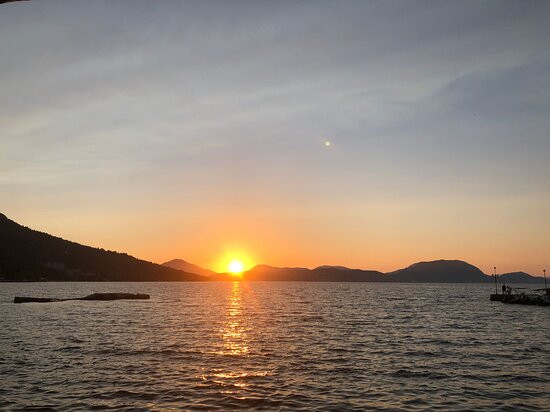 Golden Sunset Hotel主图