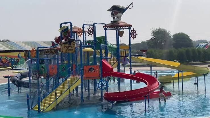 Shower N Tower Waterpark景点图片