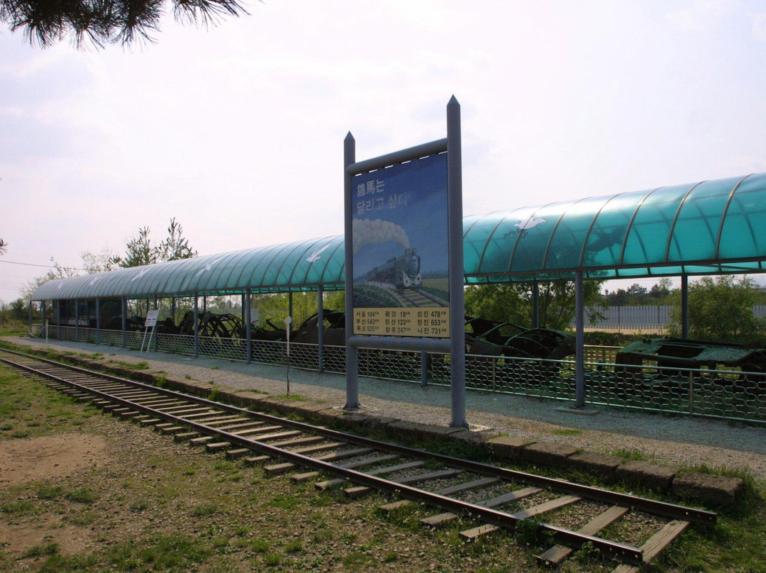 铁原郡旅游景点-Woljeongri Station