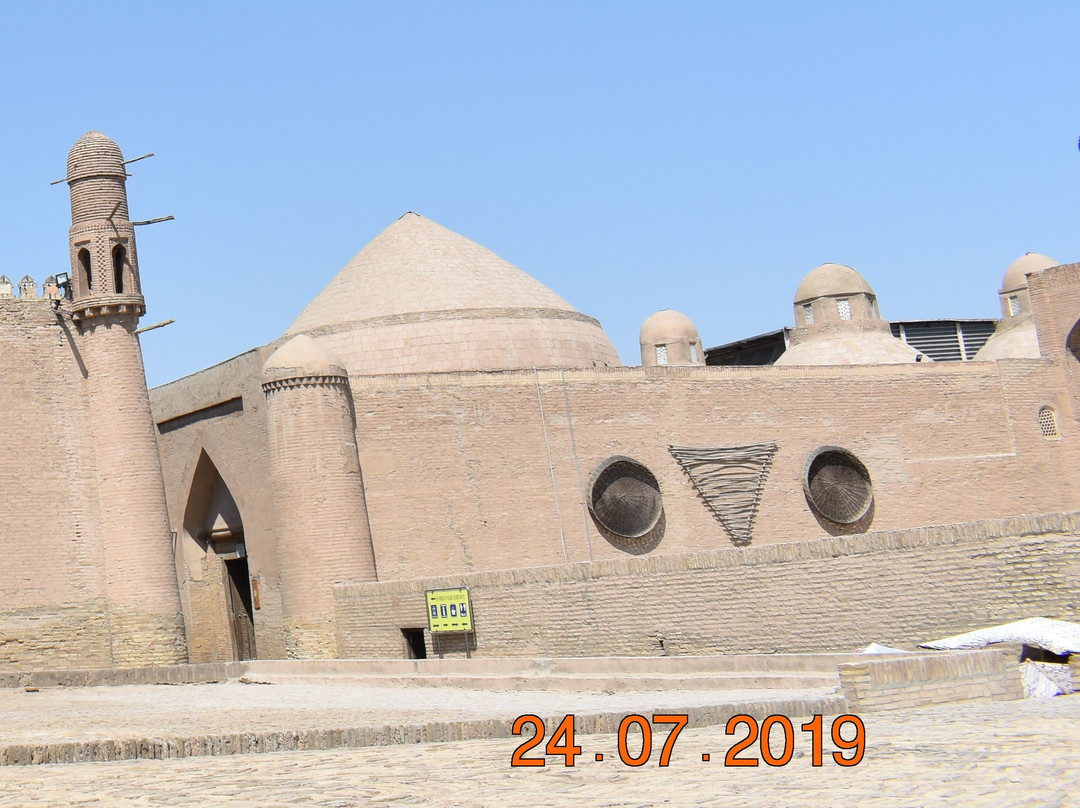 Allakuli Khan Tim Market