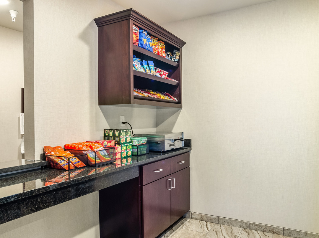 Cobblestone Inn & Suites主图