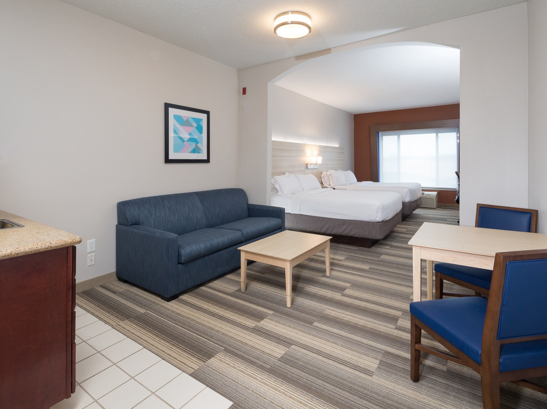 Holiday Inn Express & Suites Detroit - Utica By IHG主图
