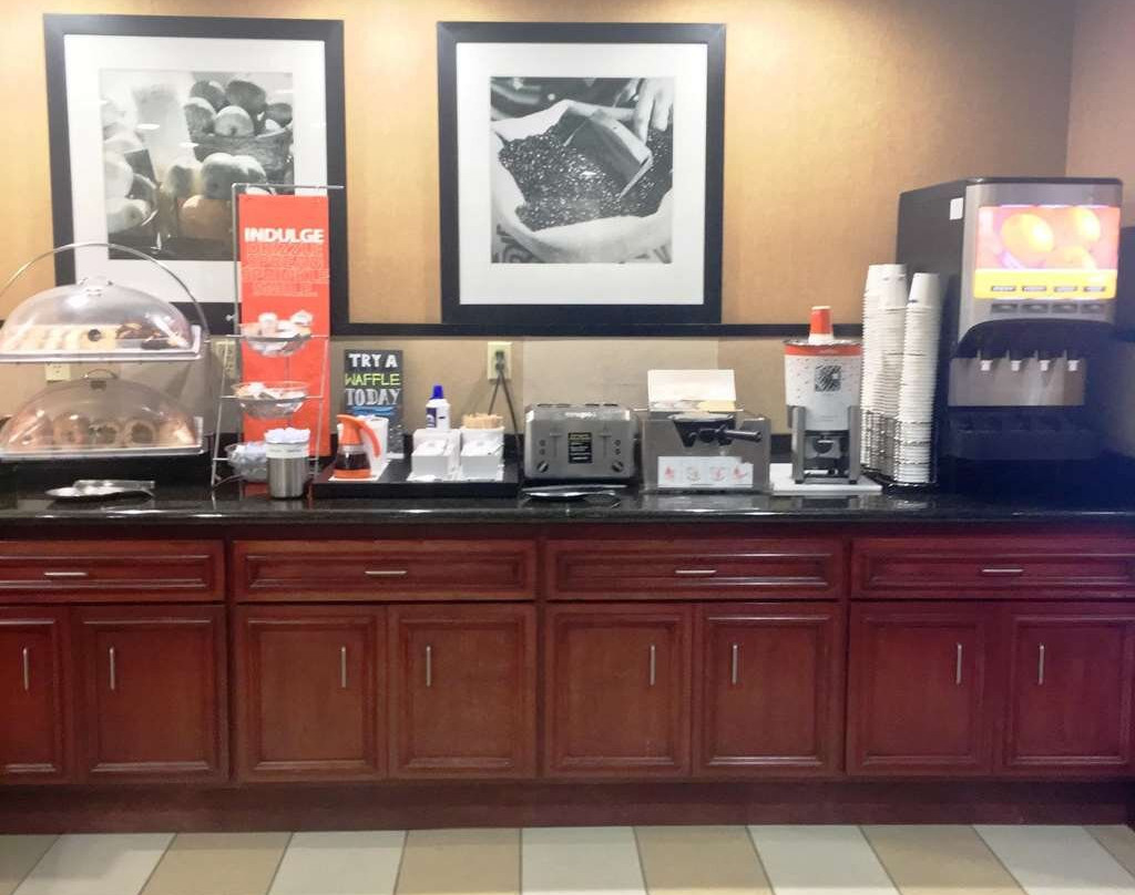 Hampton Inn Hays-North of I-70主图