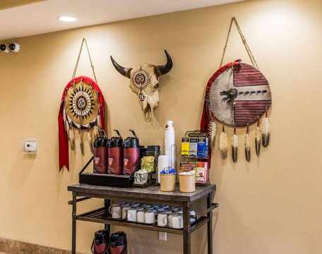 拉皮德城美茵斯坦套房酒店主图