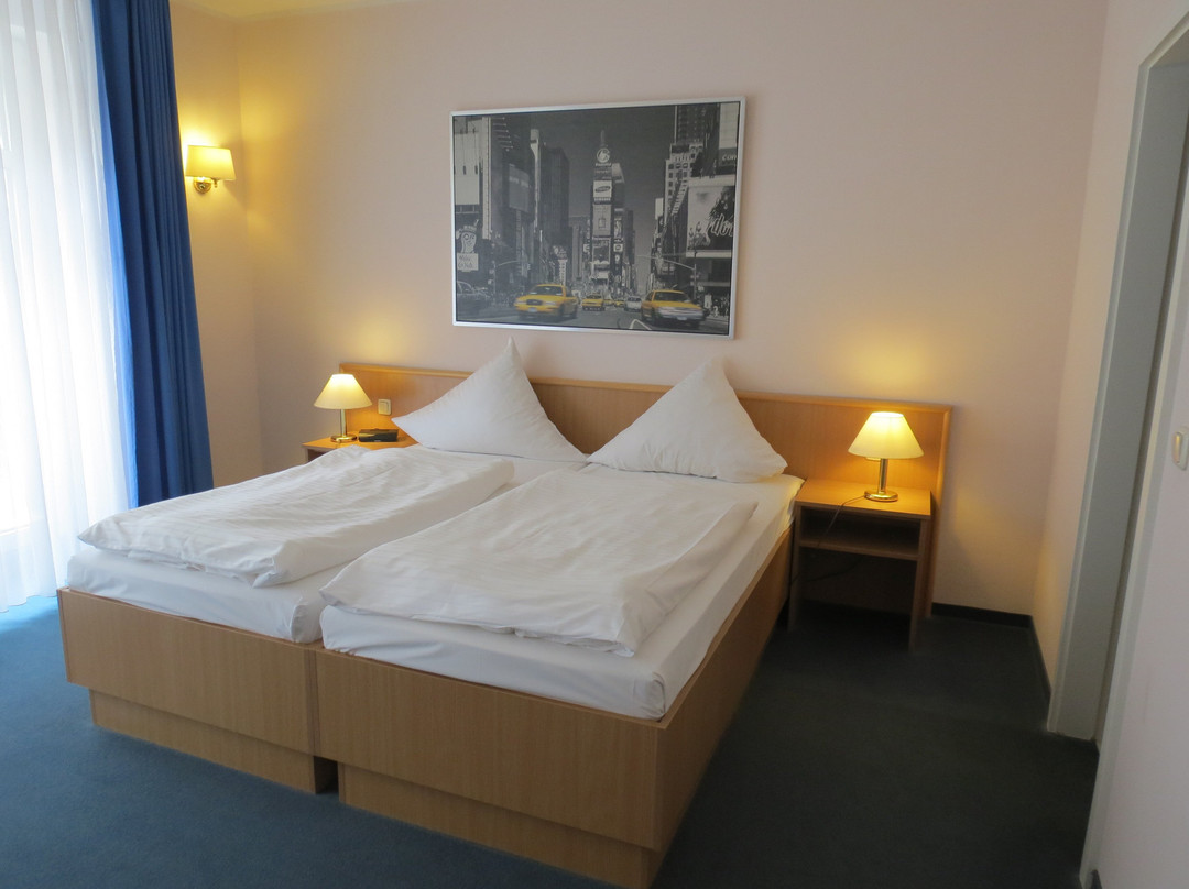 莉莉玛莲电影酒店主图