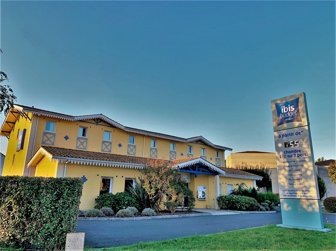 宜必思快捷佩里格布拉扎克酒店主图