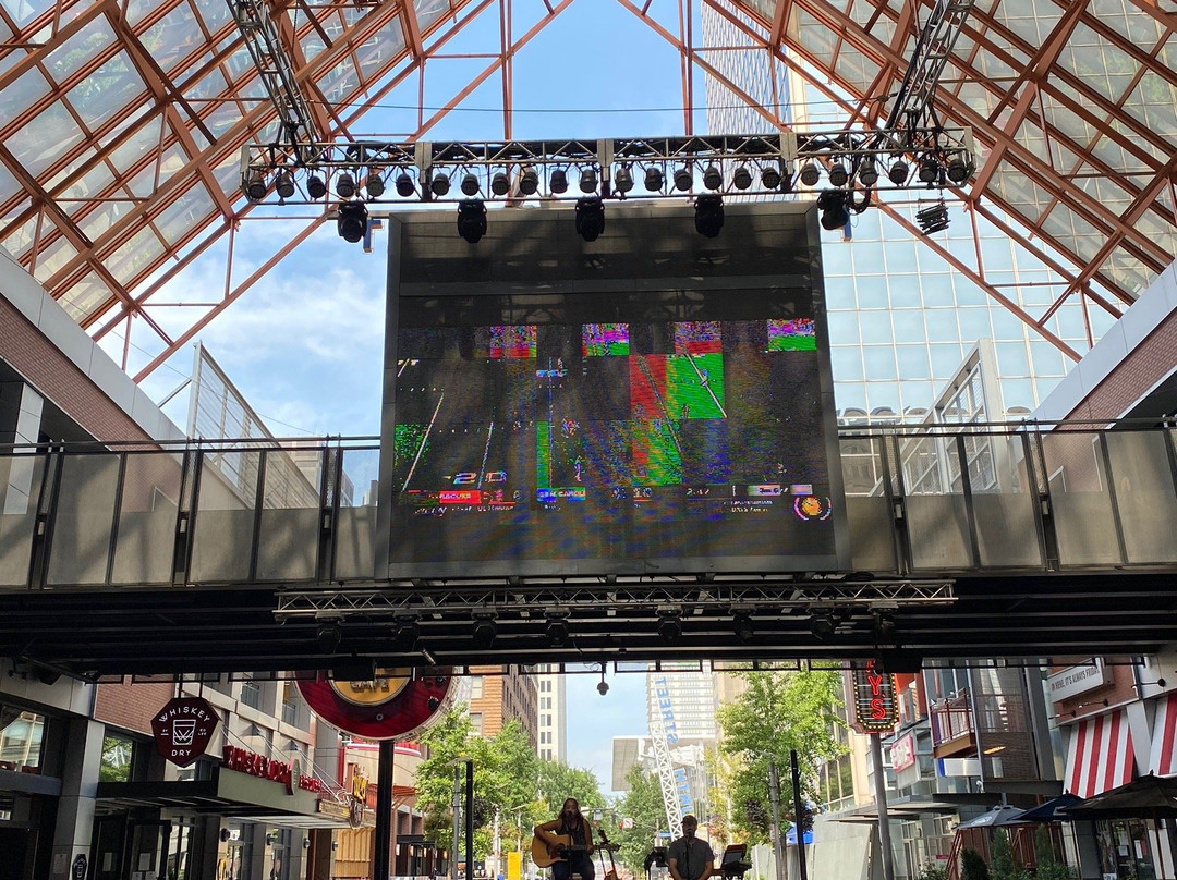 Fourth Street Live!-路易斯维尔必去景点