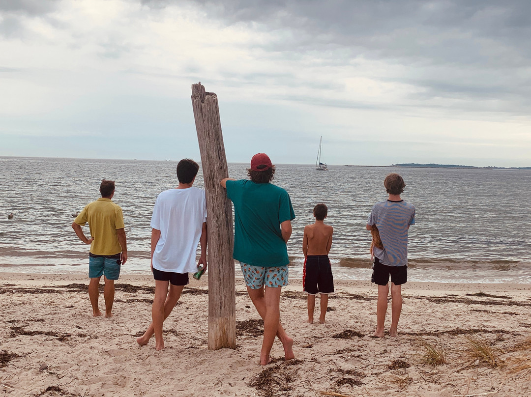 Poet's Lounge Sailing Charter-神秘河必去景点