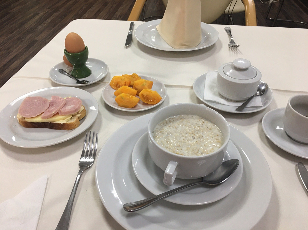 Golden Coast Hotel主图