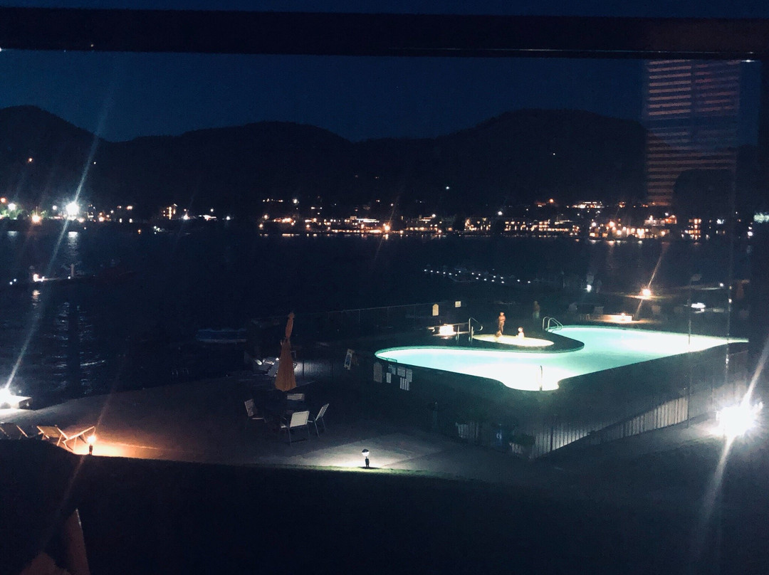 Peterson's Waterfront Resort主图