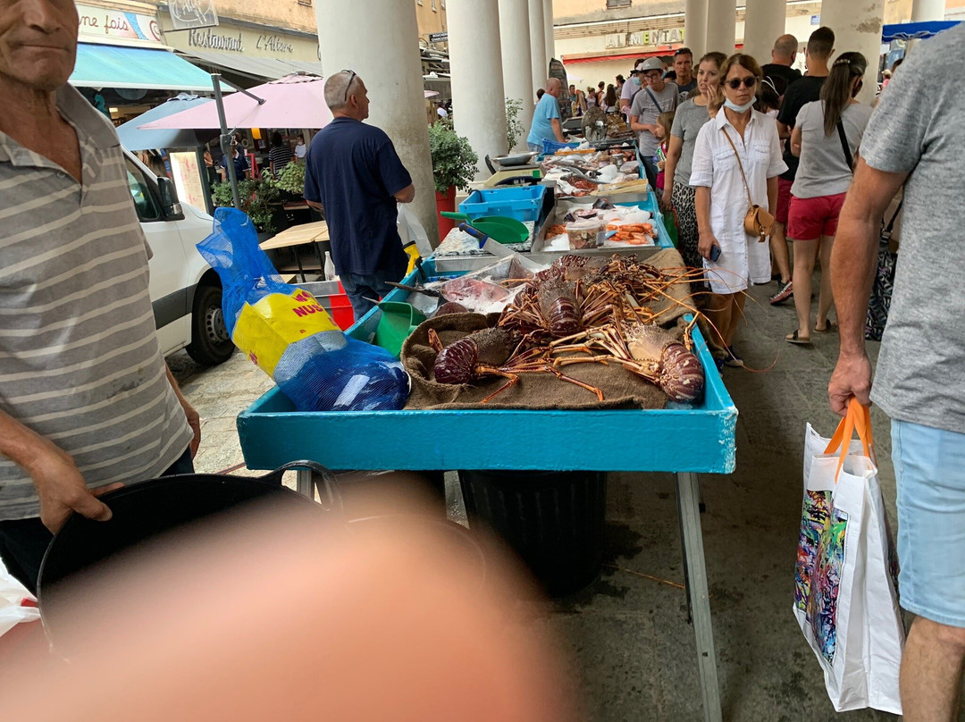 Marché Couvert-Ile Rousse必去景点