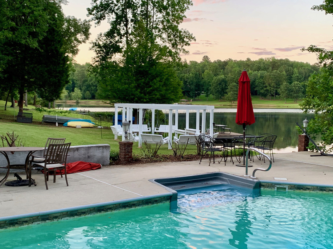 Bama Lakeside Retreat主图