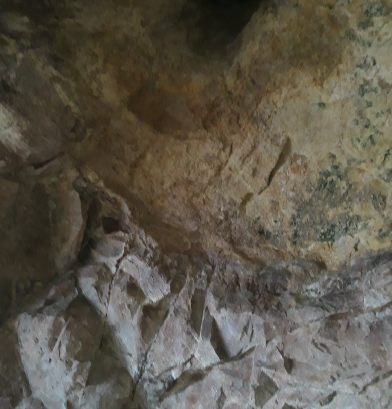 Saint Michael's Cave景点图片