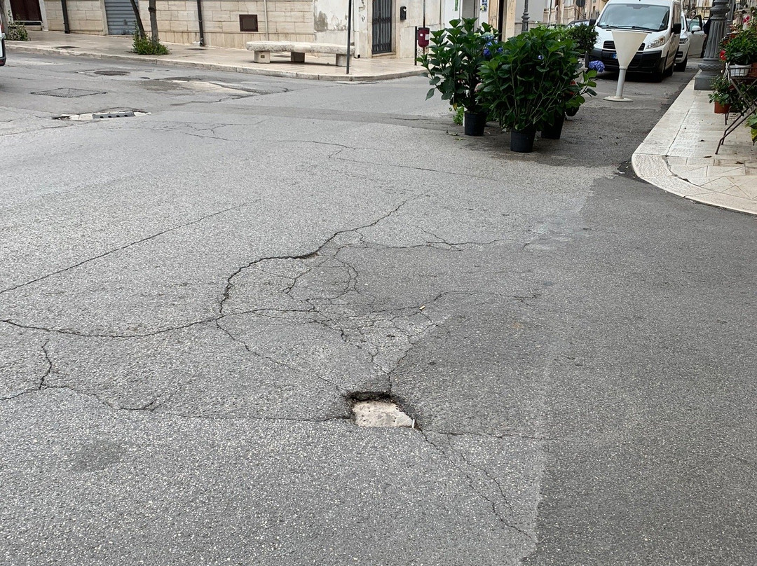 Piazza Municipio-Santeramo in Colle必去景点