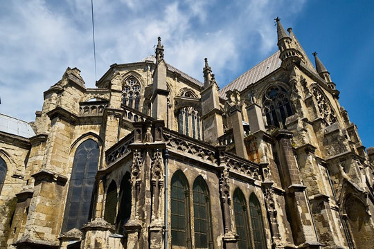 Basilique Notre-Dame-du-Saint-Cordon-瓦伦西安必去景点