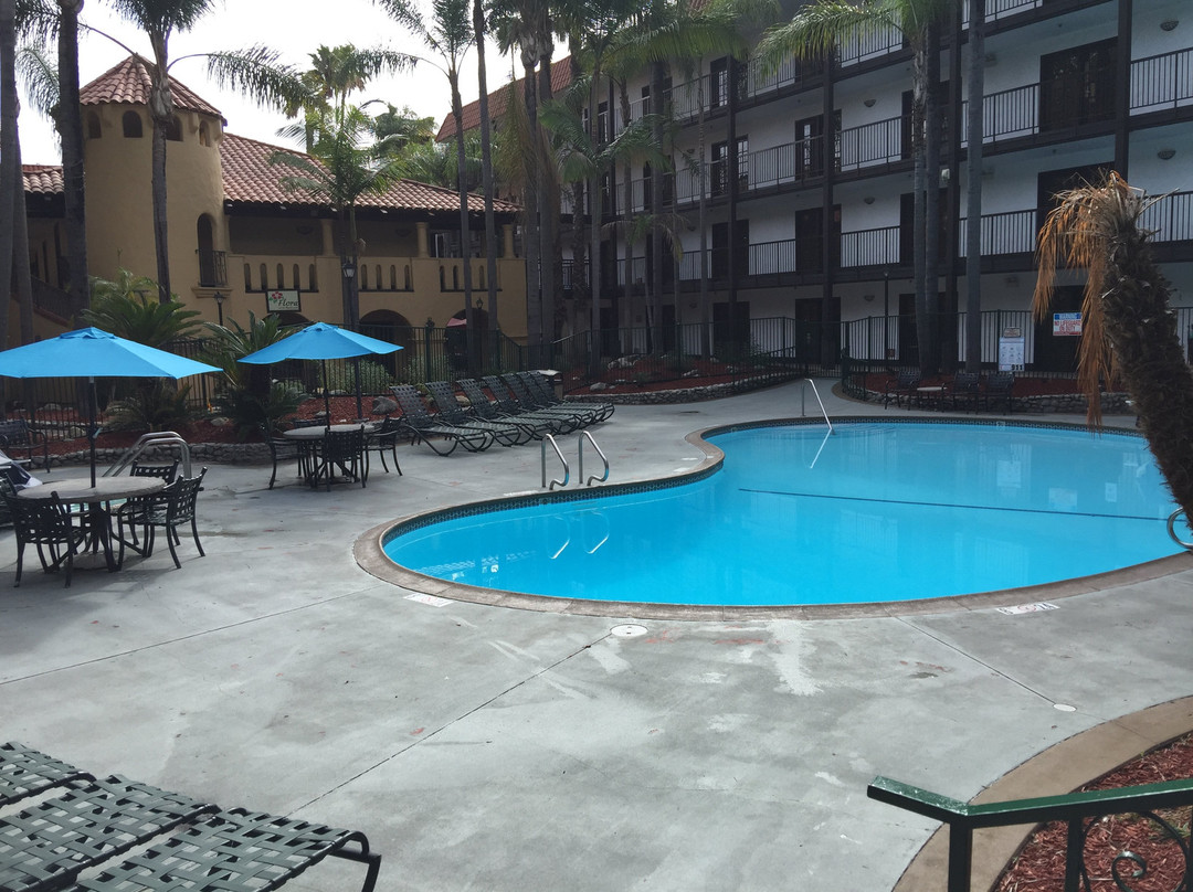 布埃纳帕克丽笙套房酒店主图