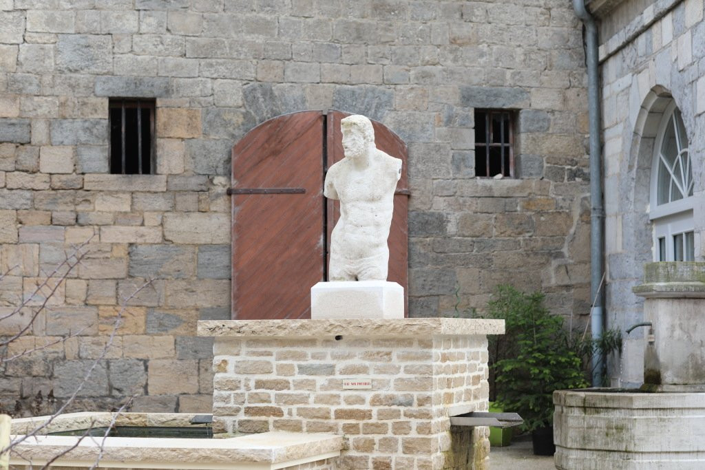 Fontaine d'Arion-Salins-les-Bains必去景点