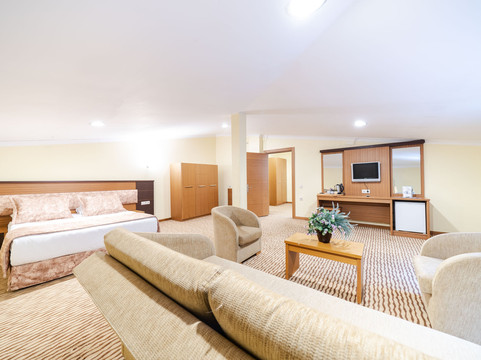 里多斯温泉水疗酒店主图