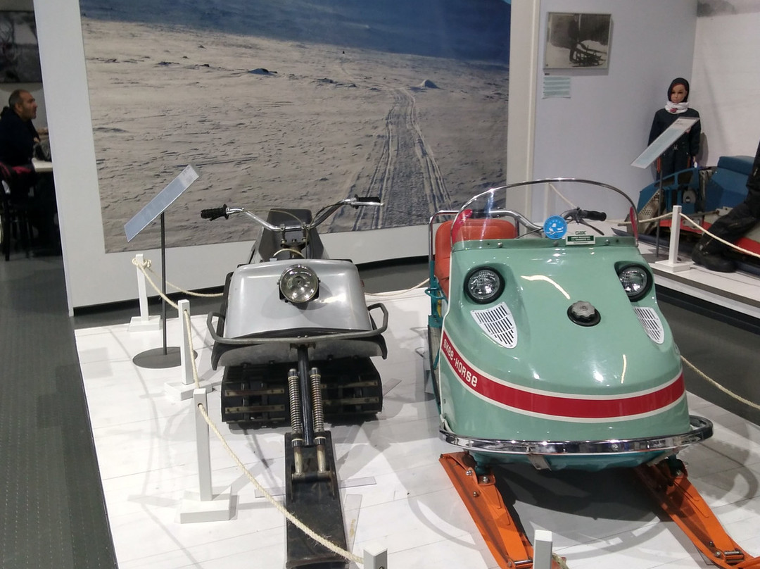 Santa's House of Snowmobiles-罗瓦涅米必去景点