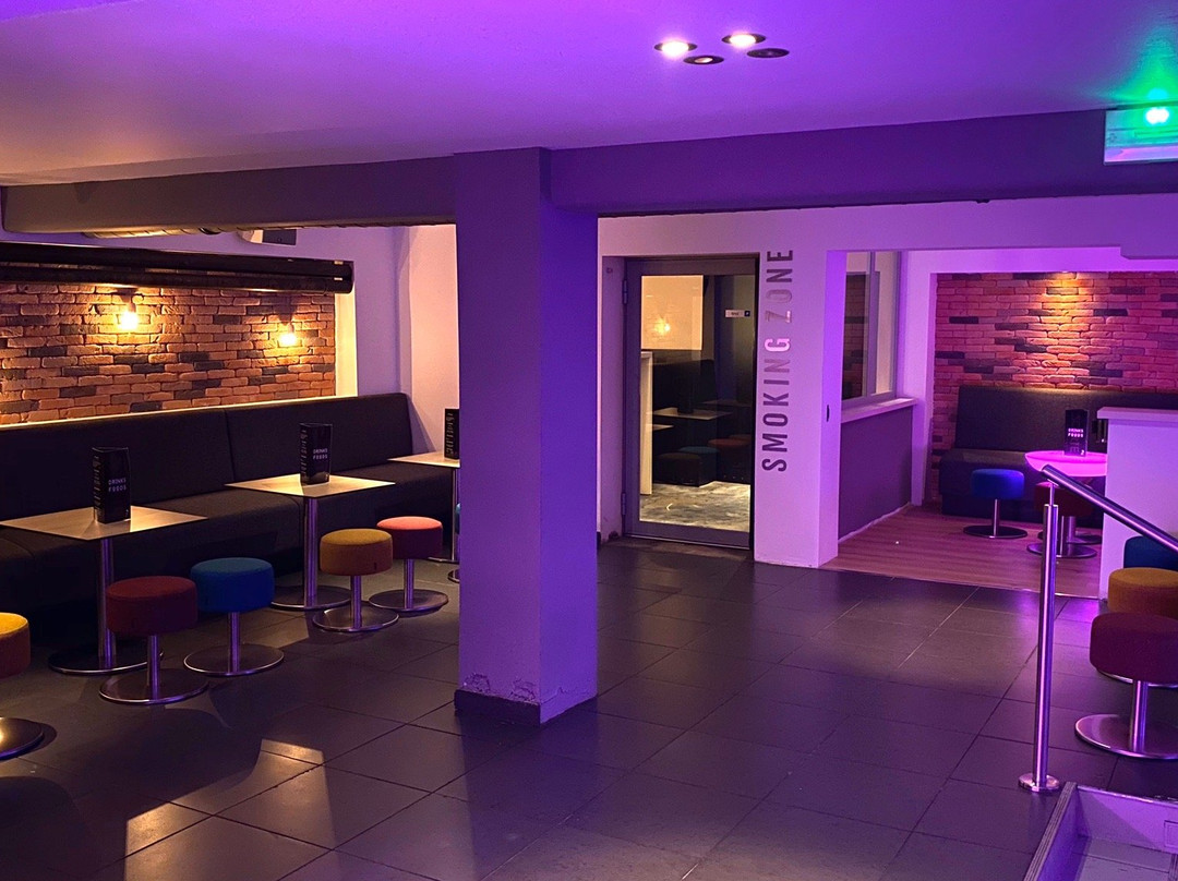 WhyNot Bar-依云必去景点