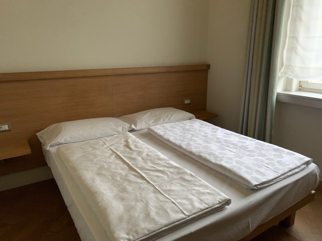 亚罗利姆酒店主图