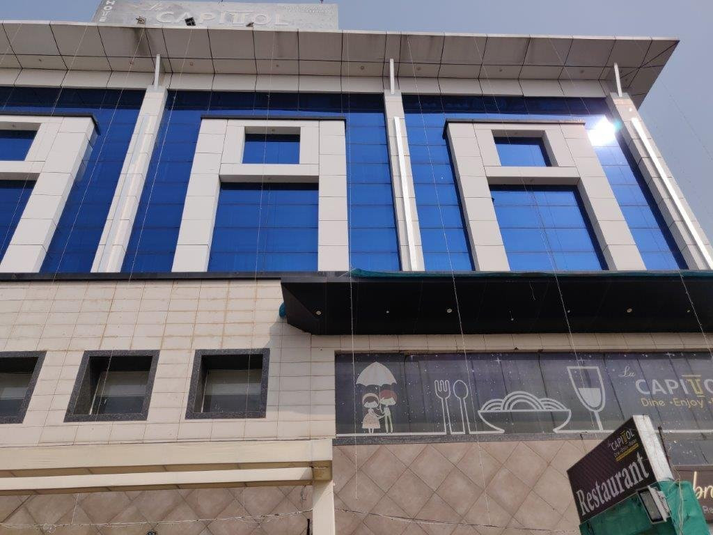 Hotel La Capitol主图