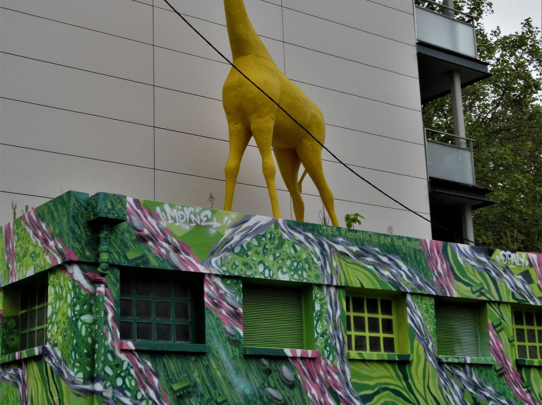 Fresque "Girafe jaune"景点图片