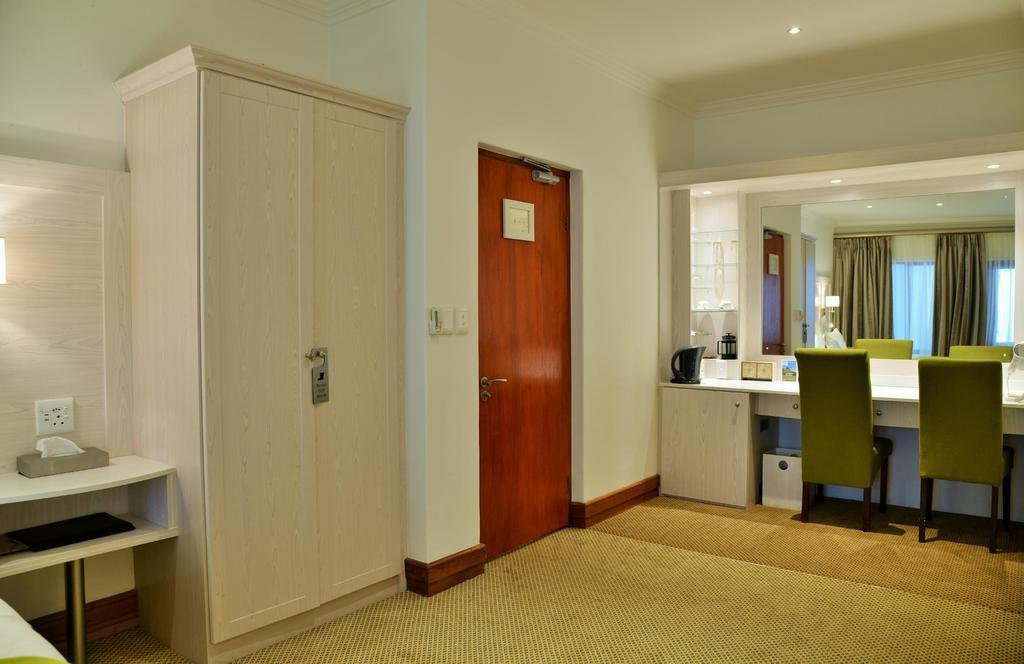 Val Du Charron Wine & Leisure Estate主图