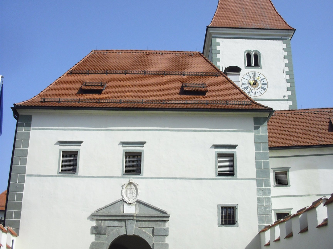 Wehrstift Eberndorf-伊本城必去景点