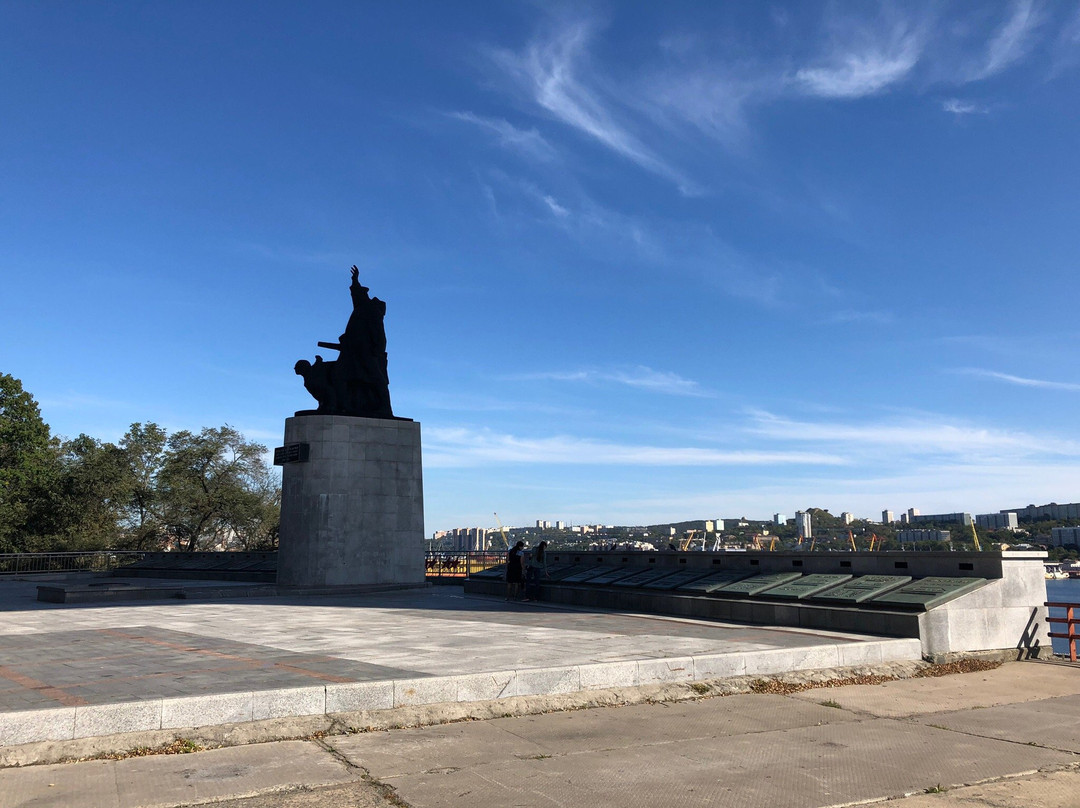 Monument to Sailors-海参崴必去景点