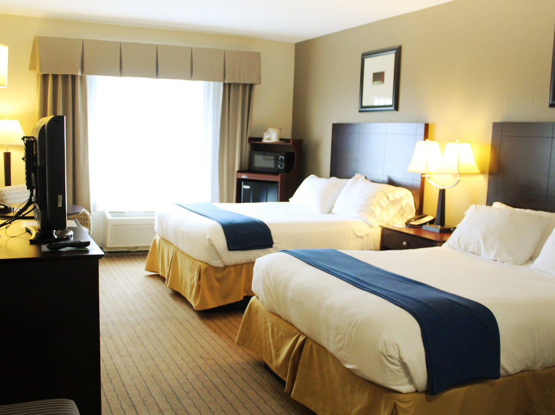 Holiday Inn Express & Suites Malone by IHG主图