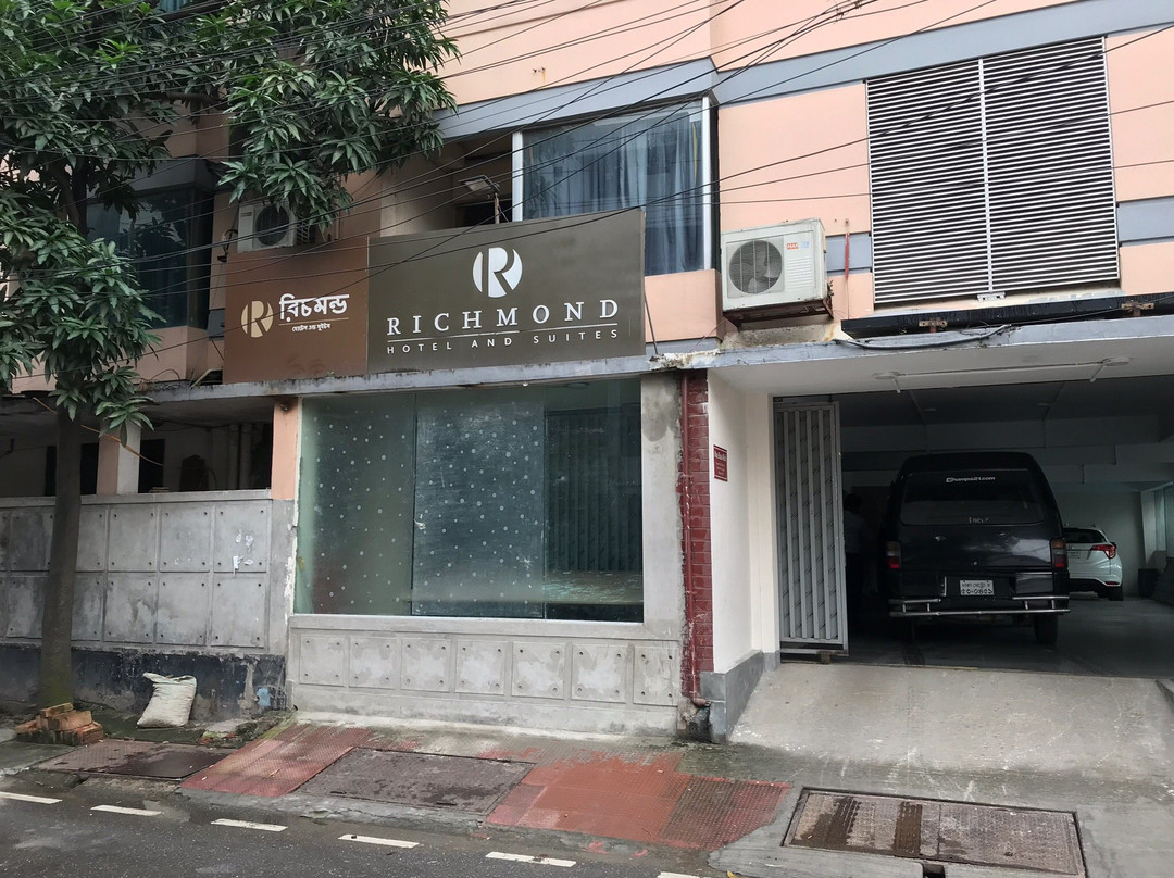 里士满套房酒店主图