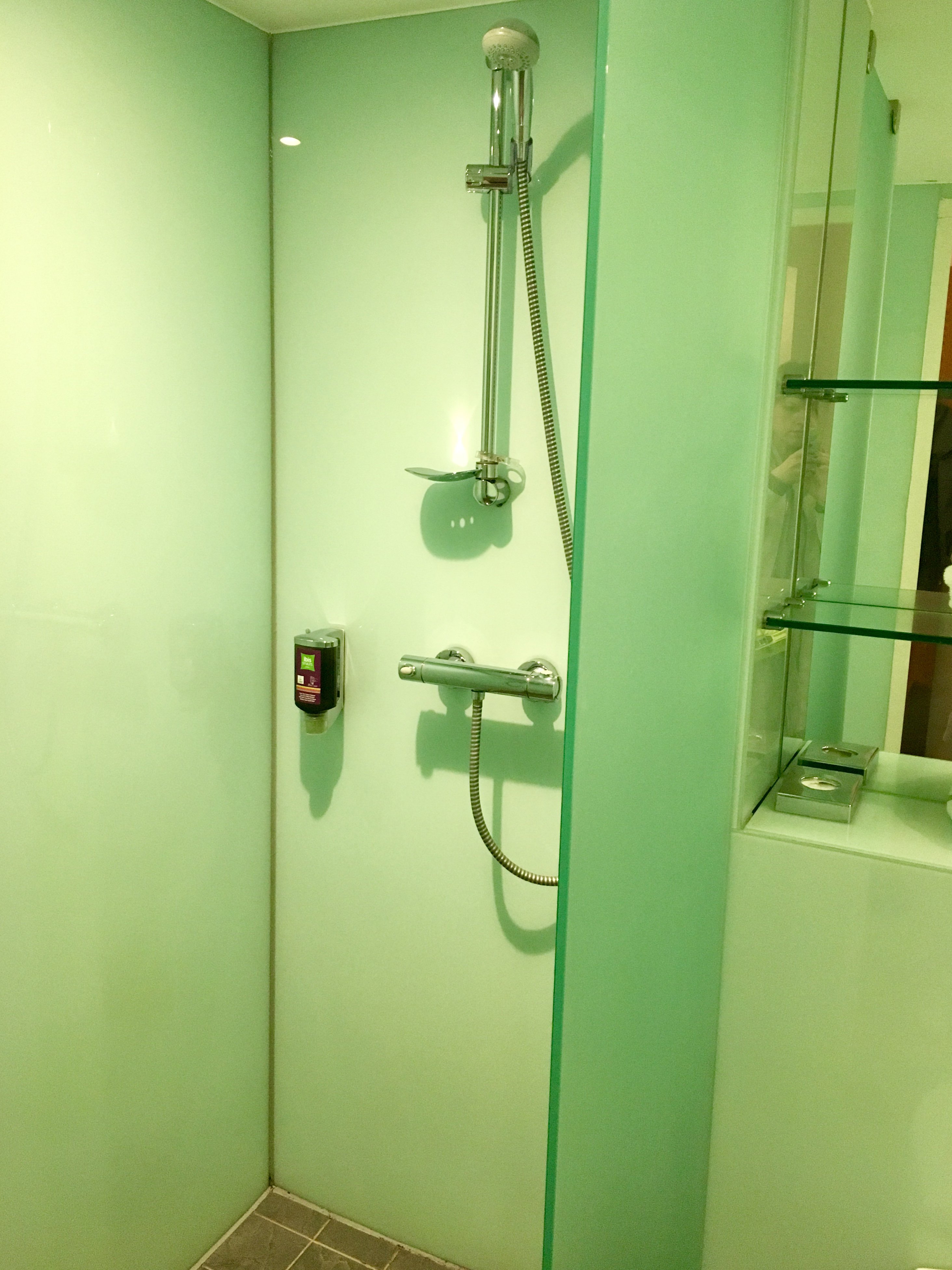 Ibis Styles Barnsley-浴室