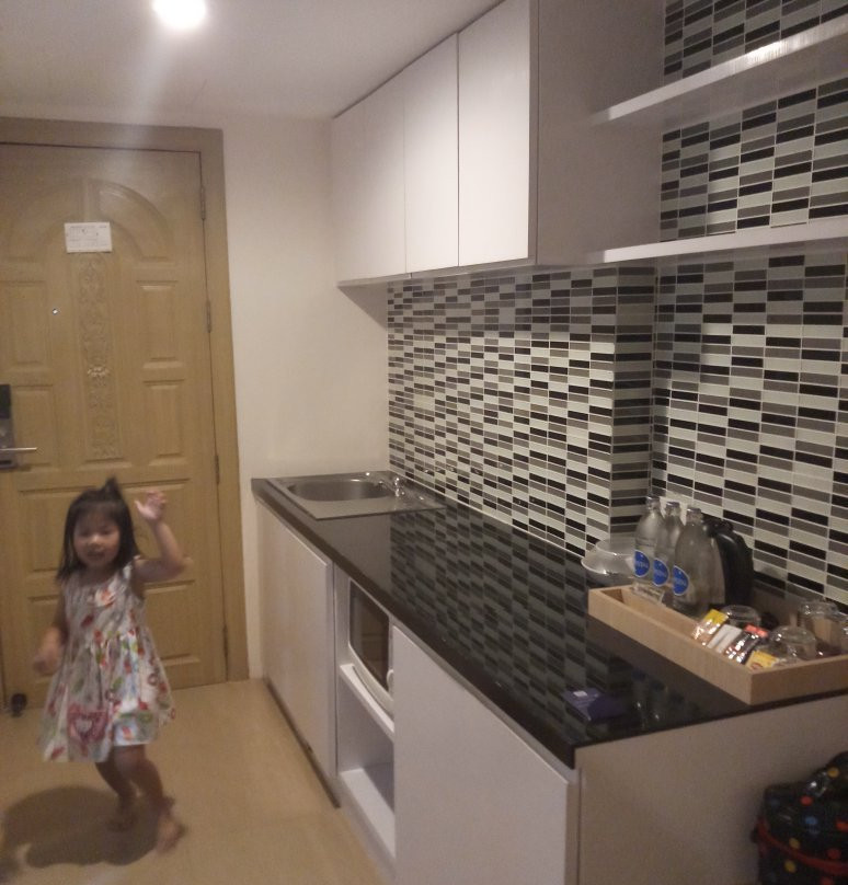 罗勇金色城市酒店主图