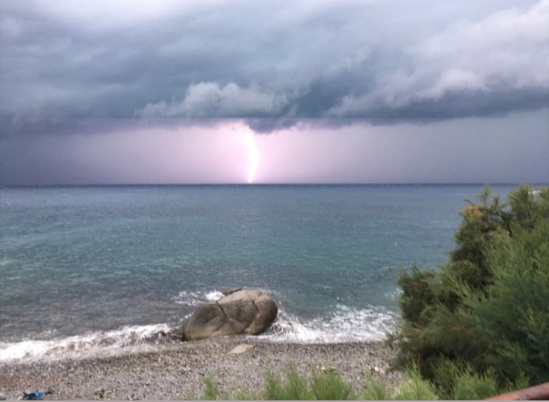 Scogliera del Calello e di Cala Maestrale景点图片